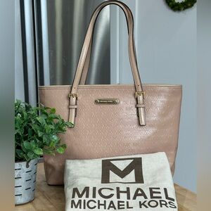 MICHAEL KORS MK Signature Jet Set Patent Leather Bag